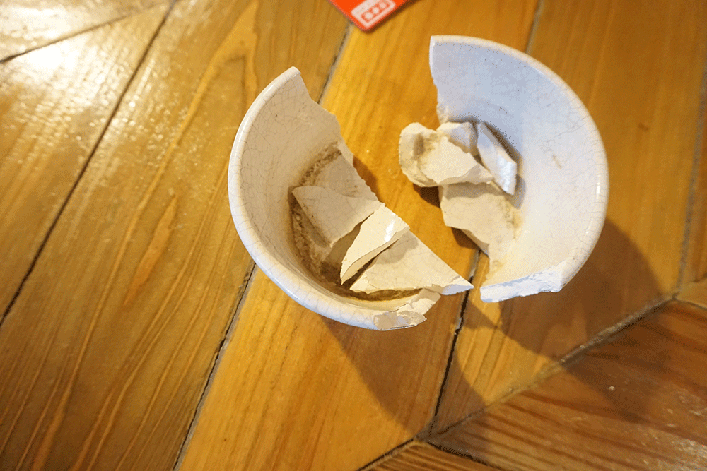 陶磁器を割ってしまった 百均の陶器用接着剤で直るか試してみた くらげボヘミアン